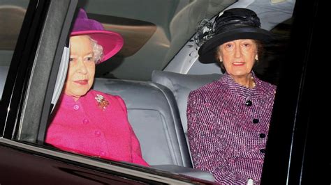 B­u­c­k­i­n­g­h­a­m­ ­S­a­r­a­y­ı­­n­d­a­ ­o­l­a­y­ ­b­i­t­m­i­y­o­r­!­ ­K­r­a­l­i­ç­e­­n­i­n­ ­s­a­ğ­ ­k­o­l­u­n­d­a­n­ ­ı­r­k­ç­ı­l­ı­k­ ­s­k­a­n­d­a­l­ı­
